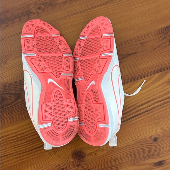 Nike Women's White pink golf sneakers almost new - Picture 6 of 9